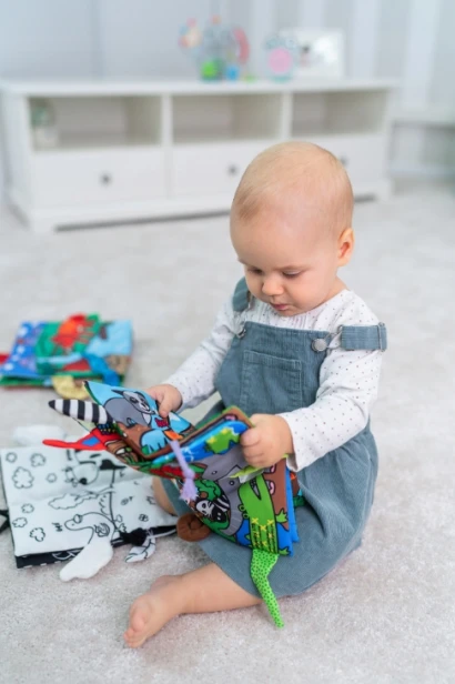 Książeczka sensoryczna książka dla niemowląt Zwierzaki Dżungli, Jolly Baby